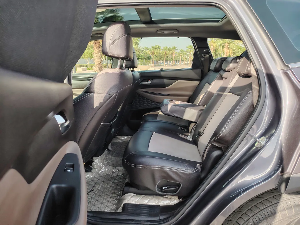 Car image 15