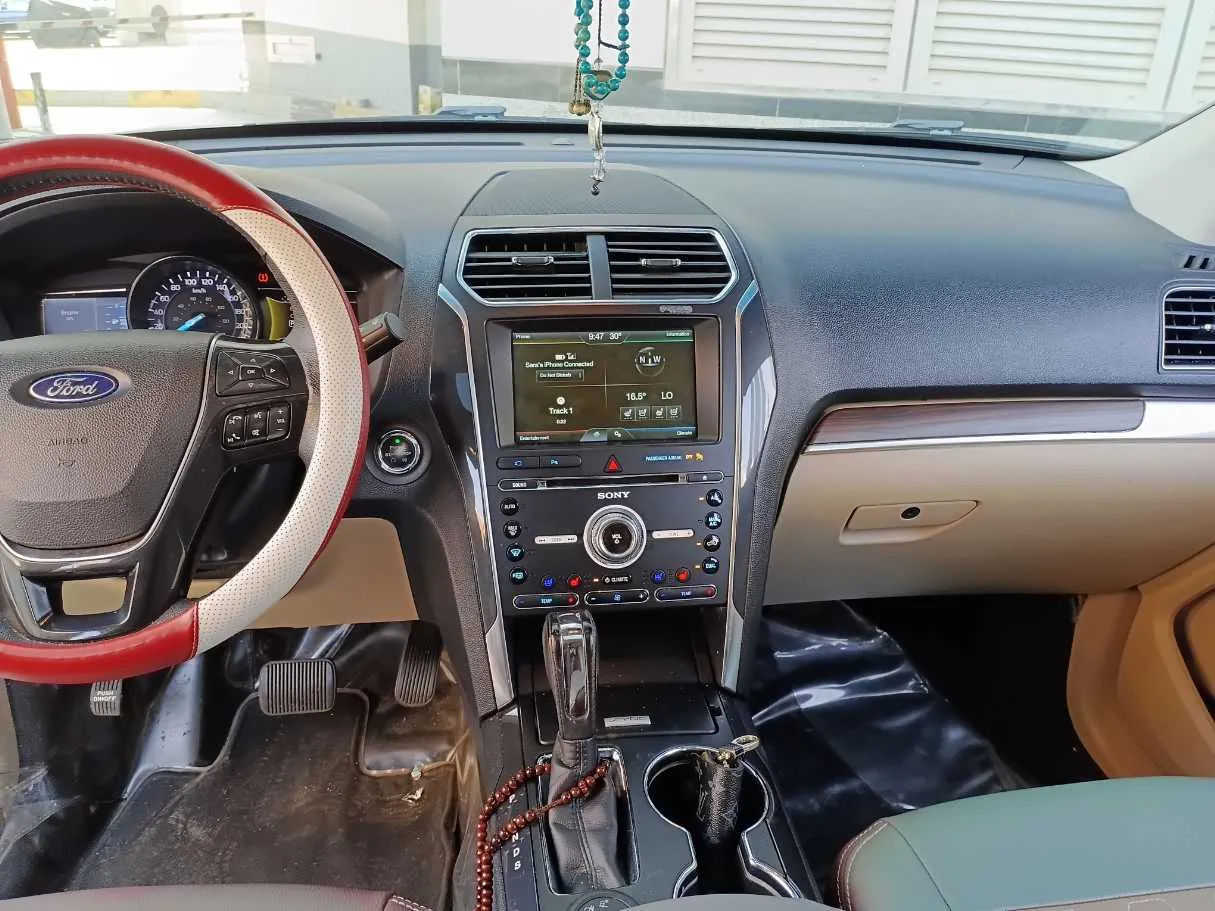Car image 16
