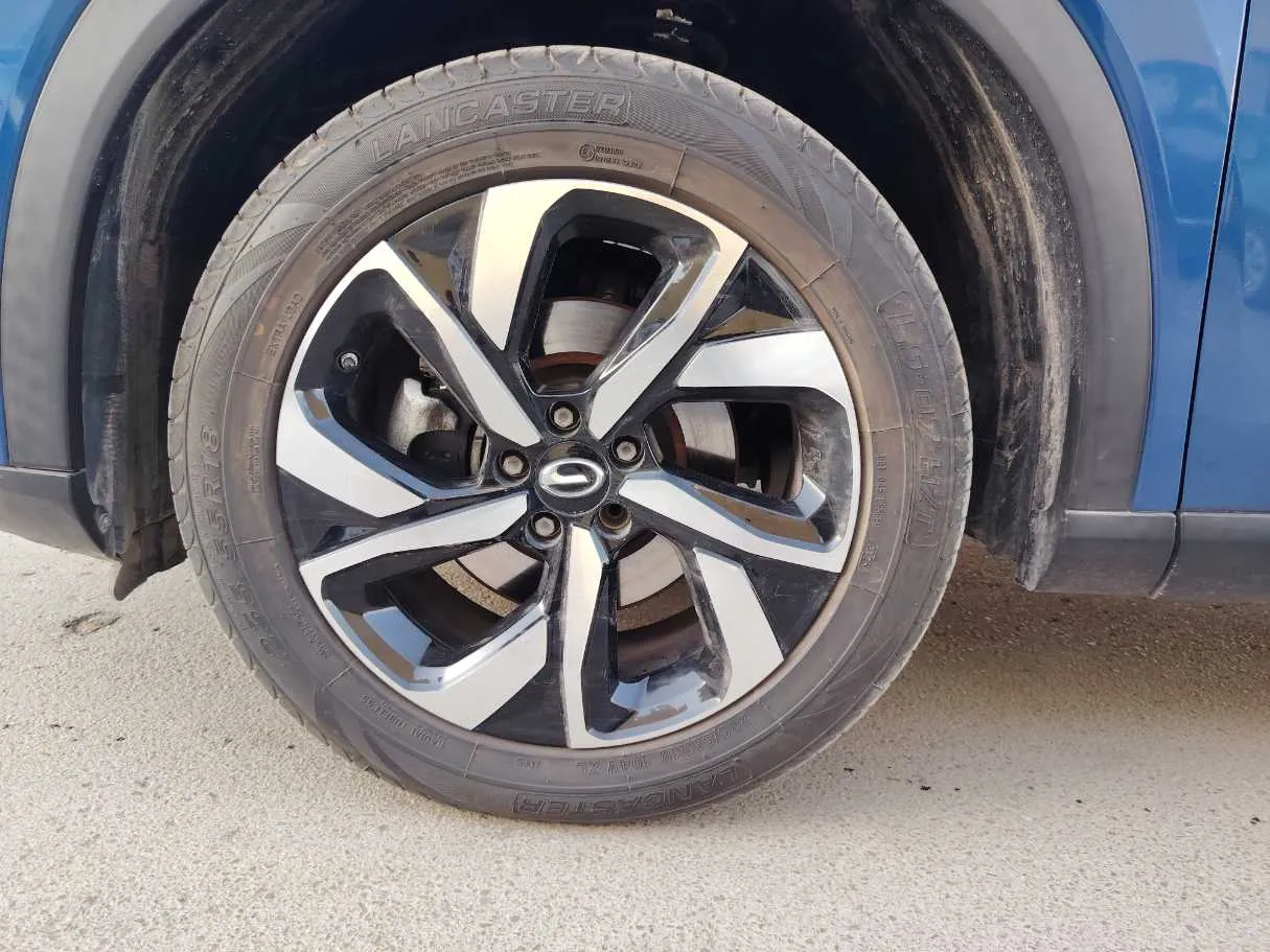 Car image 10