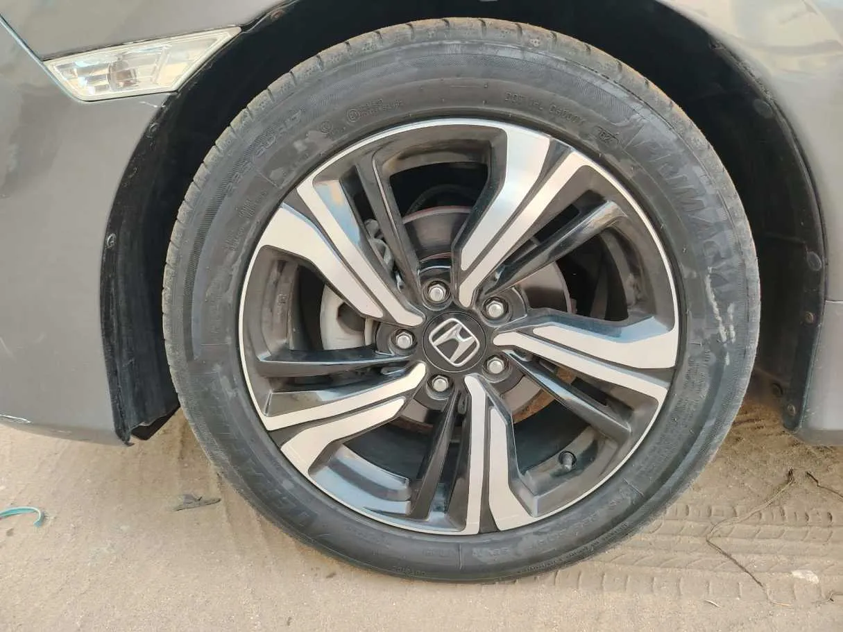 Car image 10