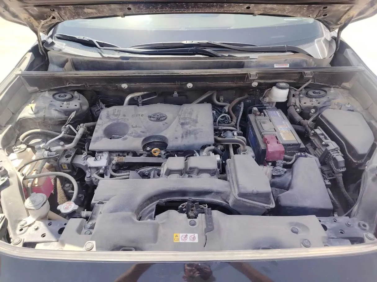 Car image 30