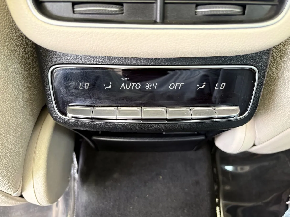 Car image 28