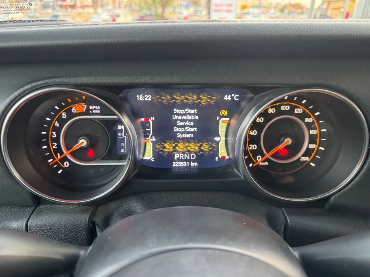 Car image 18