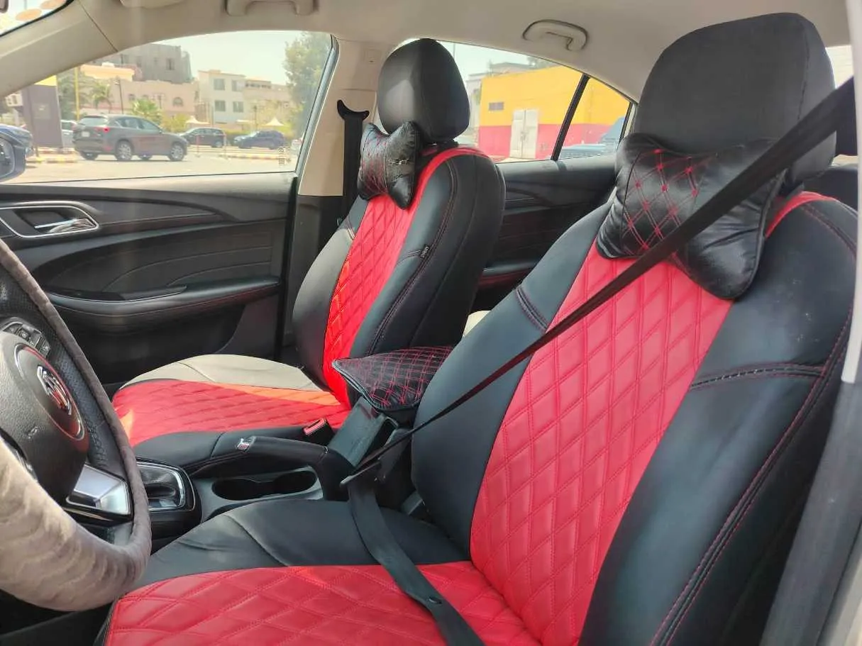 Car image 14