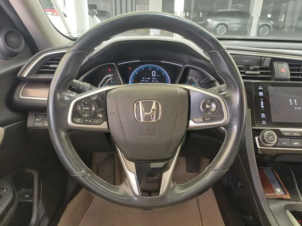 Car image 18