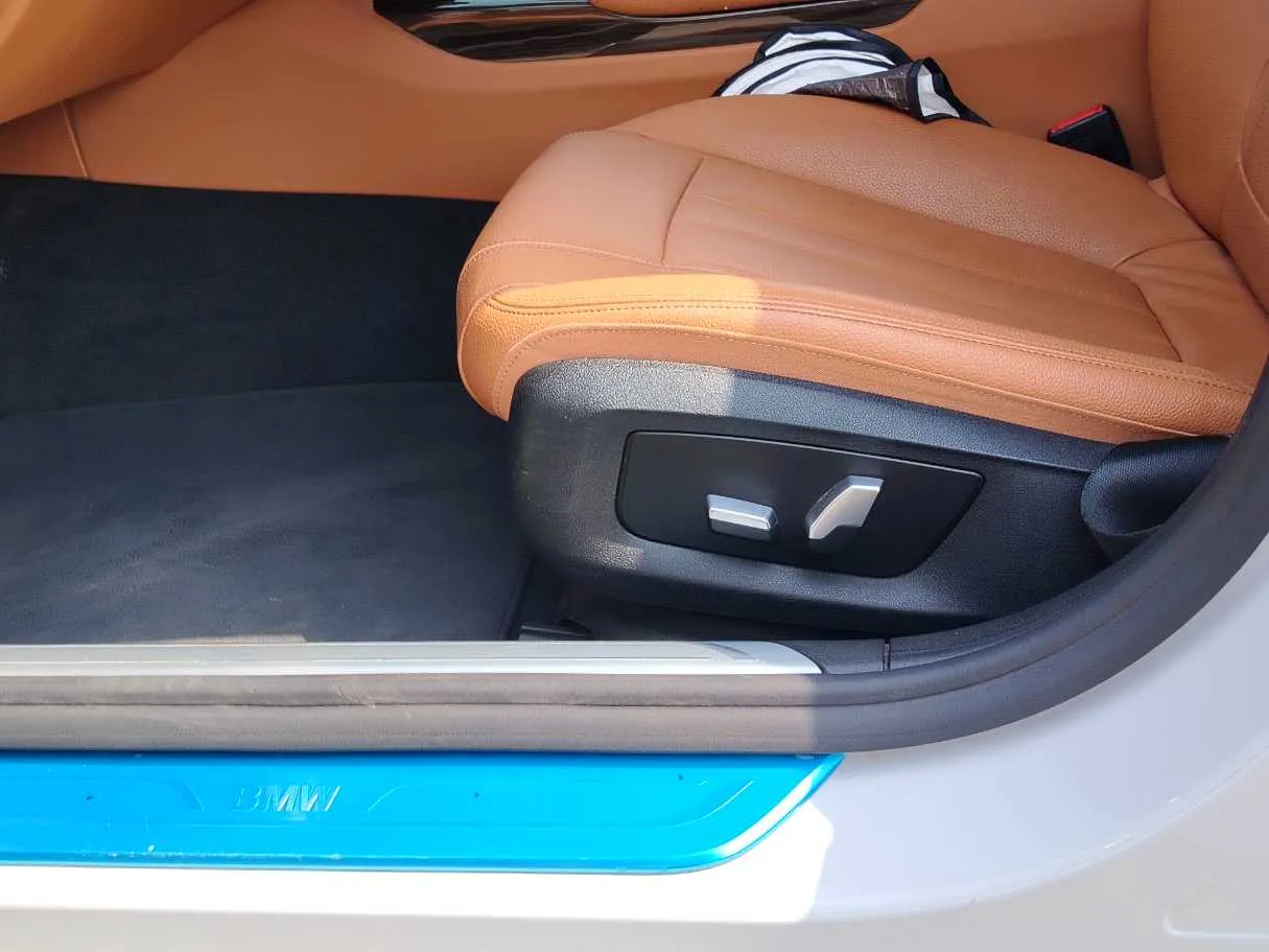 Car image 35