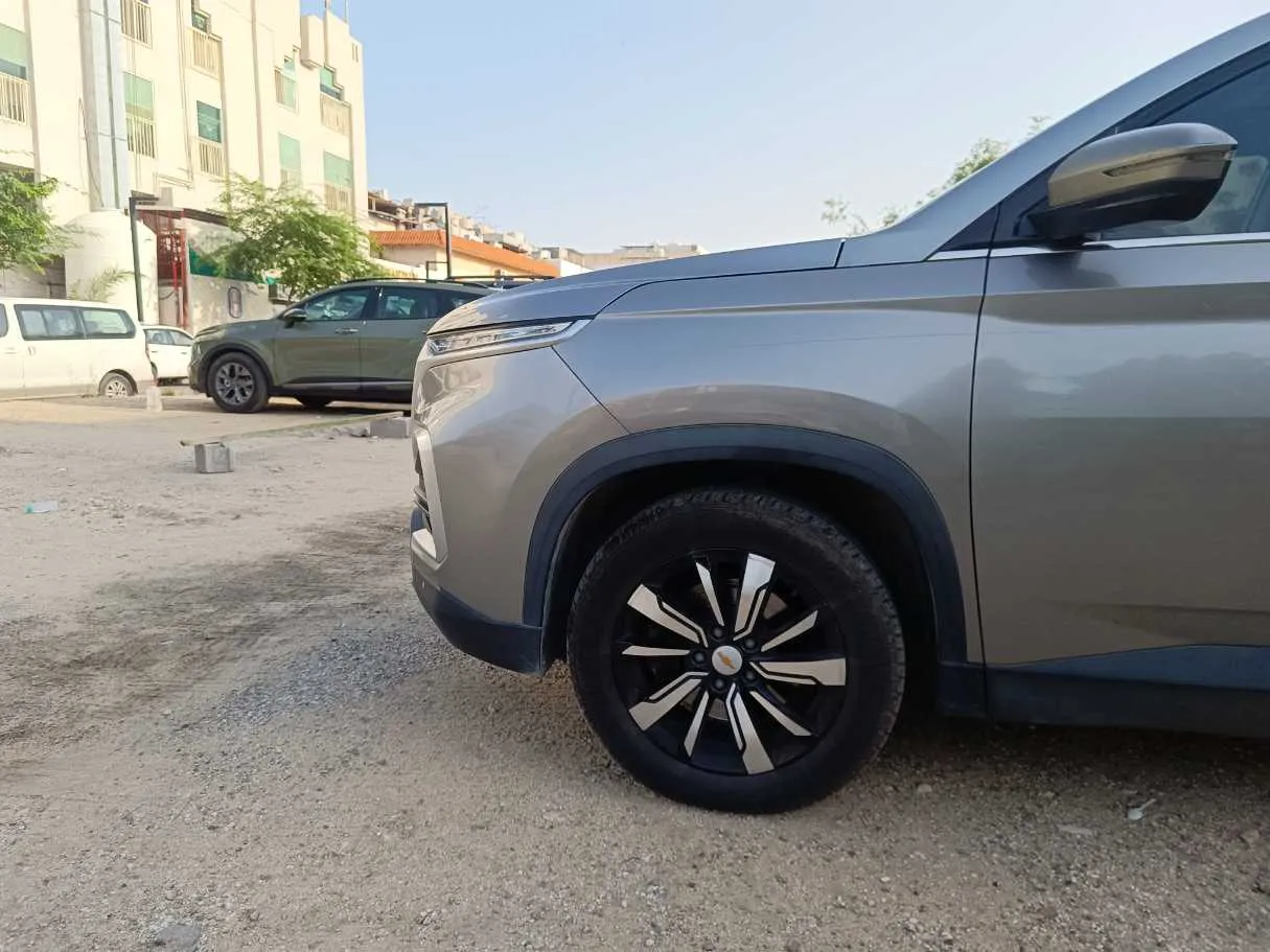 Car image 9