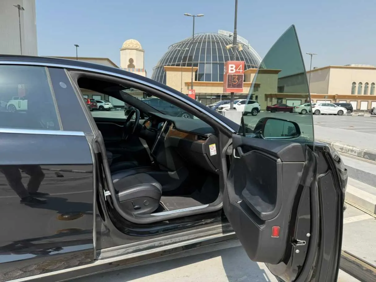 Car image 17