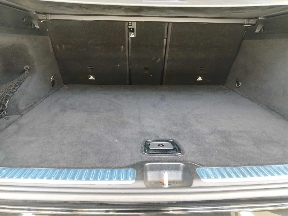 Car image 28