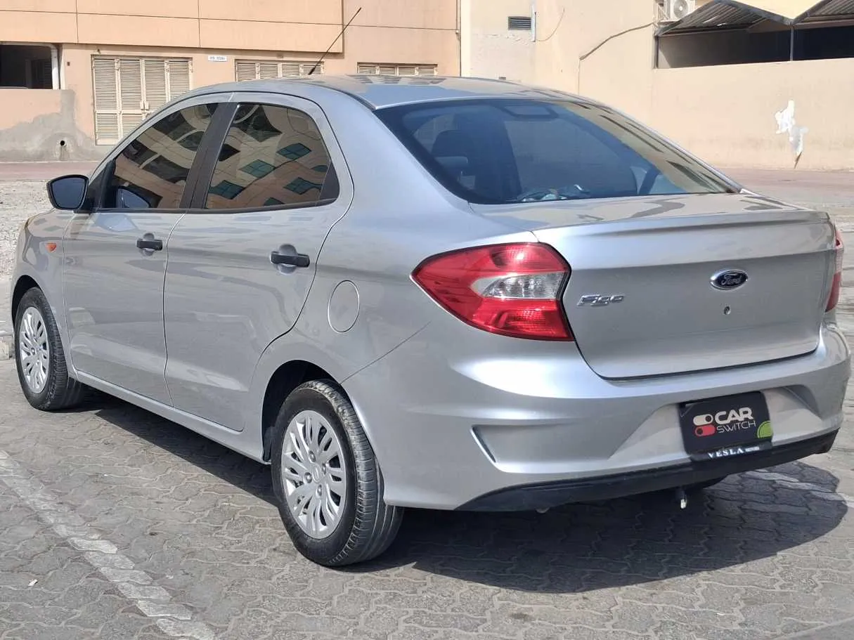 Car image 7