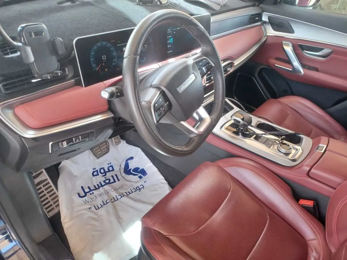 Car image 12