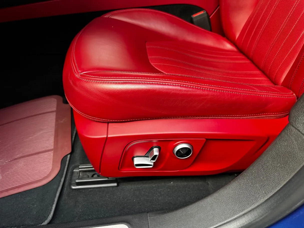 Car image 28