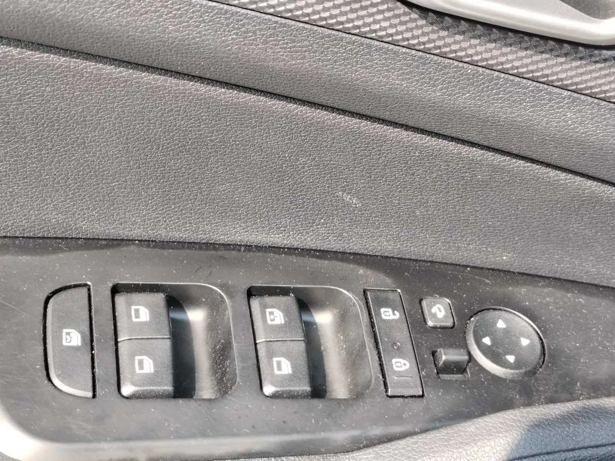 Car image 33