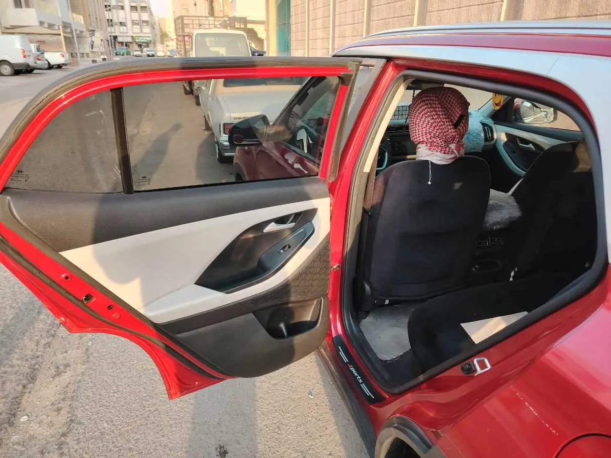 Car image 17