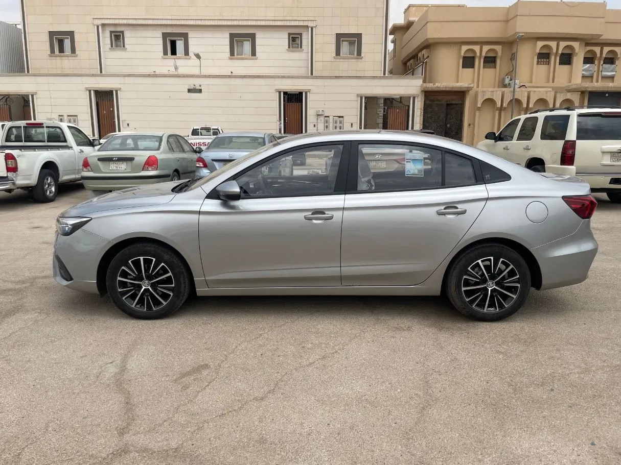 Car image 8