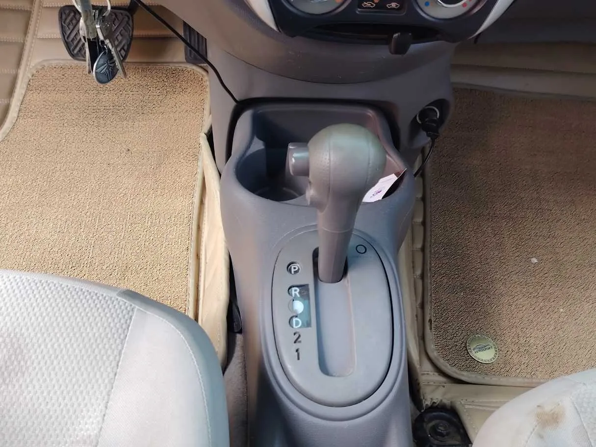 Car image 16
