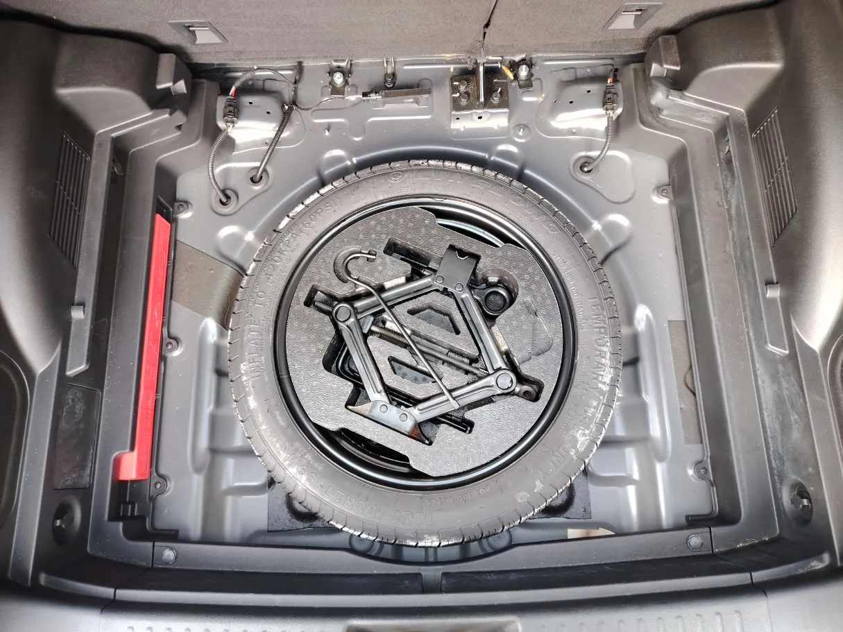 Car image 36