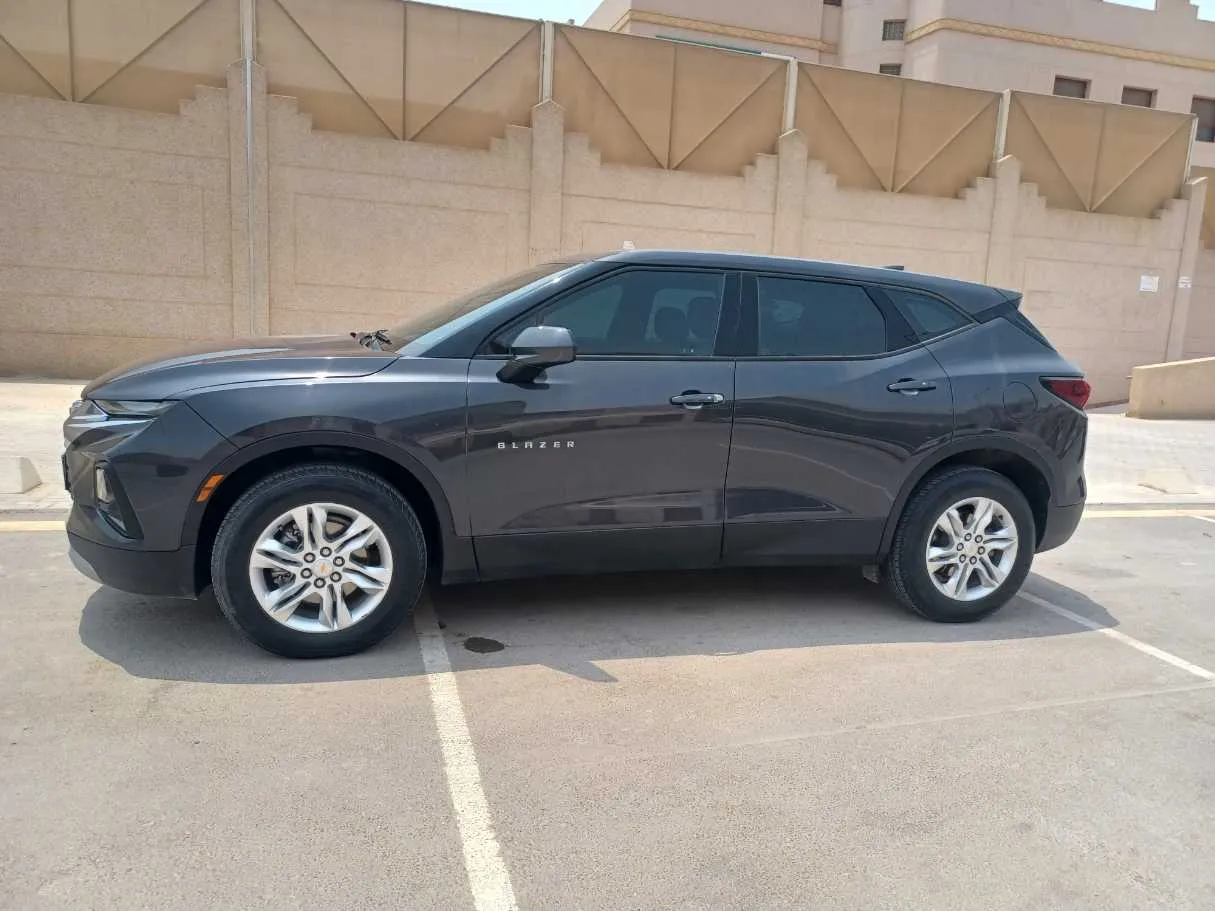 Car image 8