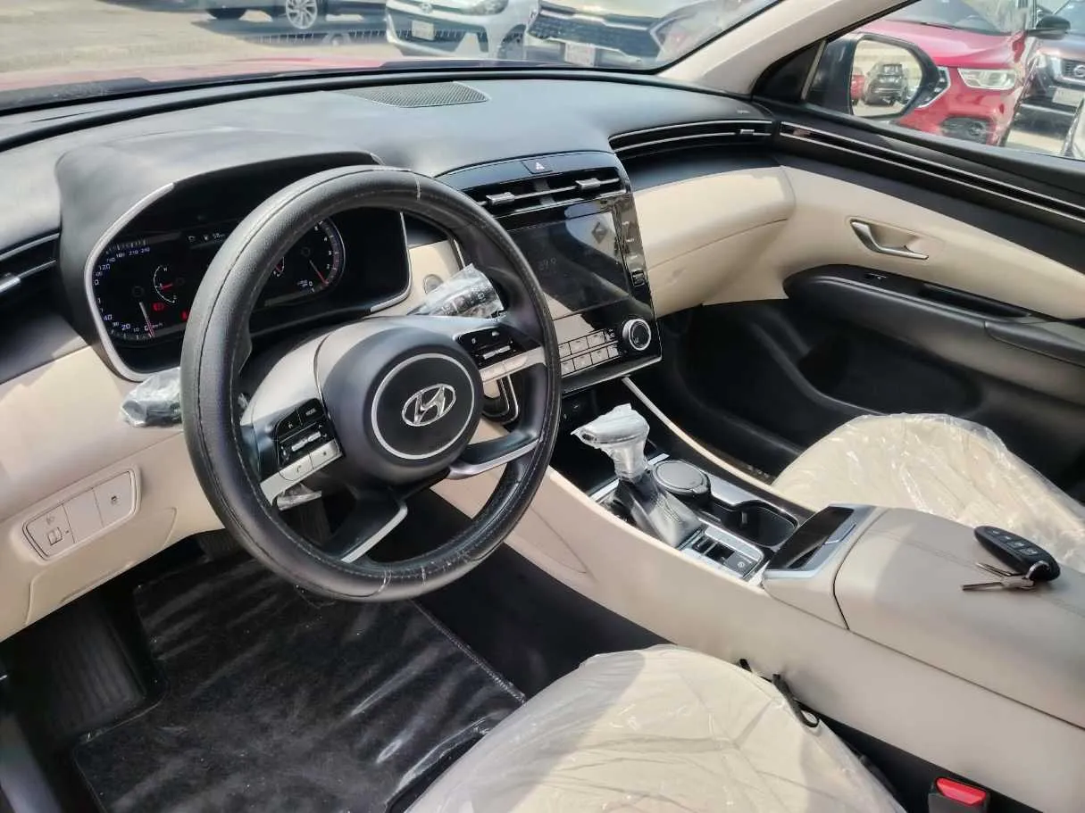 Car image 13