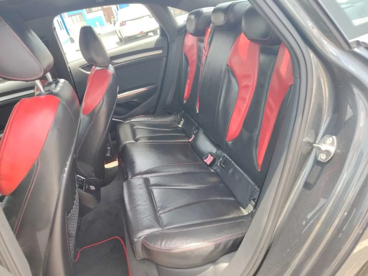 Car image 16
