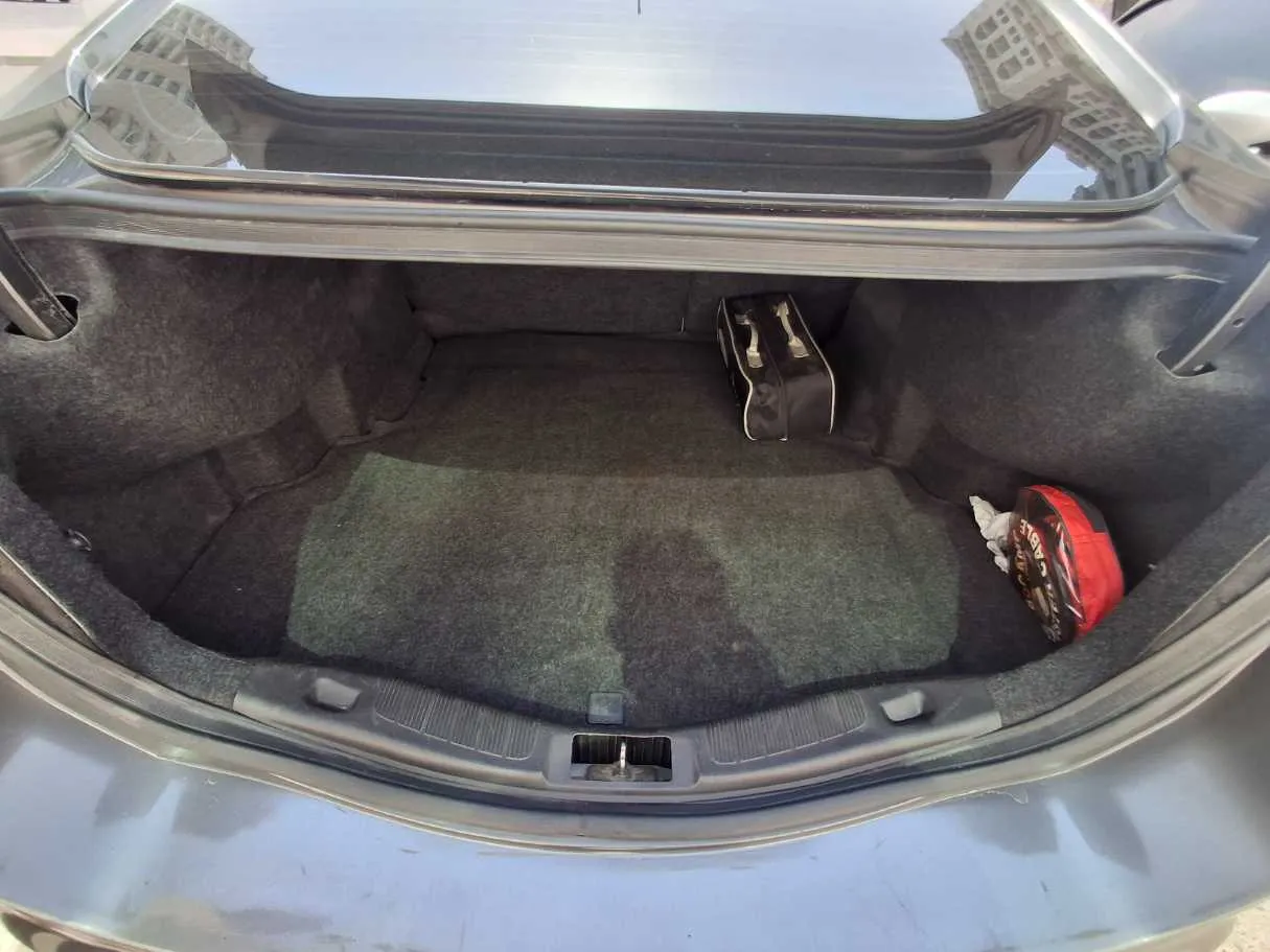 Car image 19