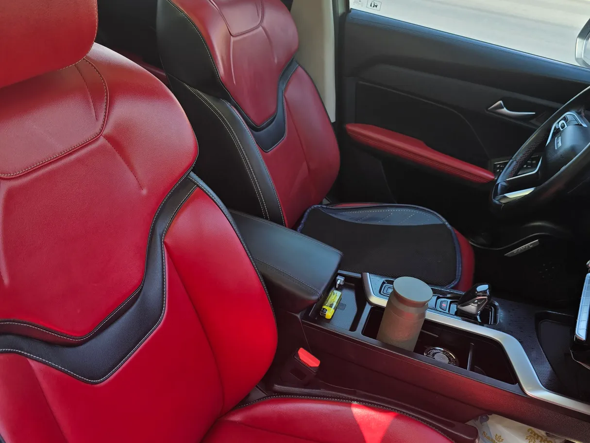 Car image 12