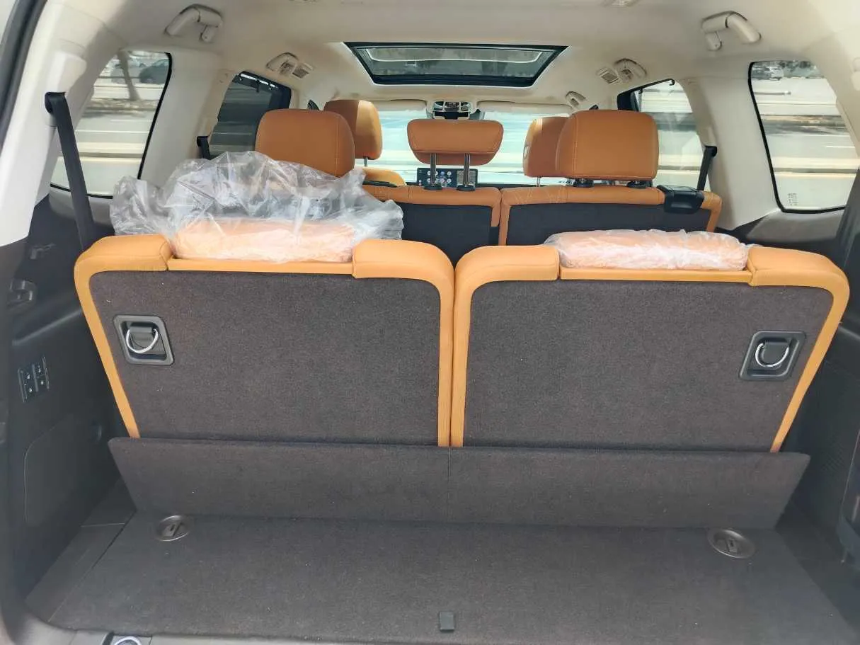 Car image 27