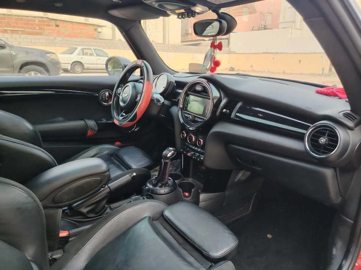 Car image 19