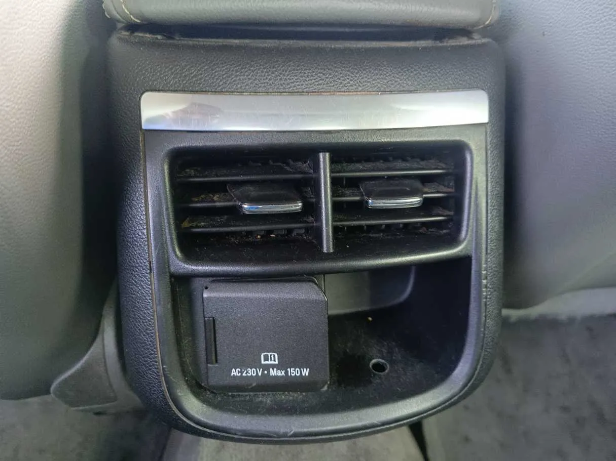 Car image 32