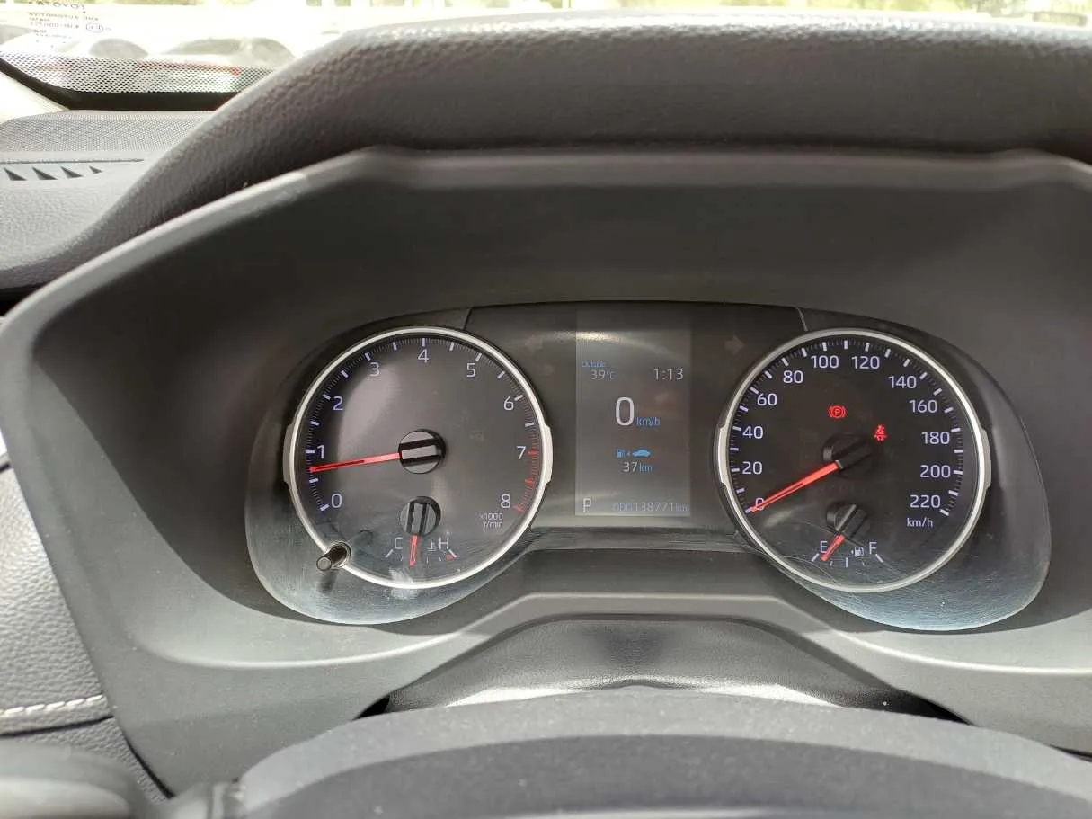 Car image 19