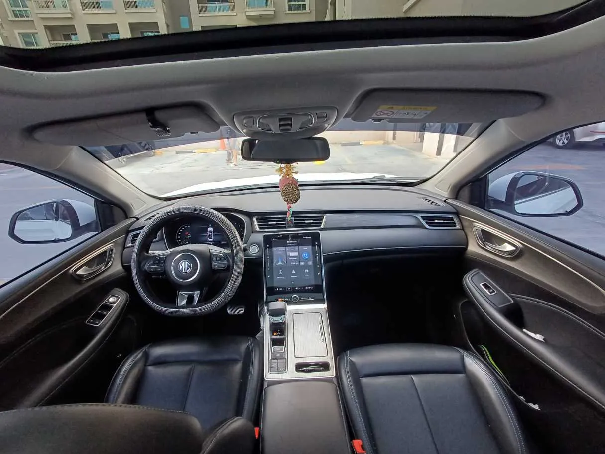 Car image 17