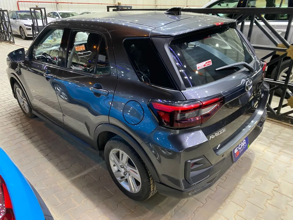 Car image 6
