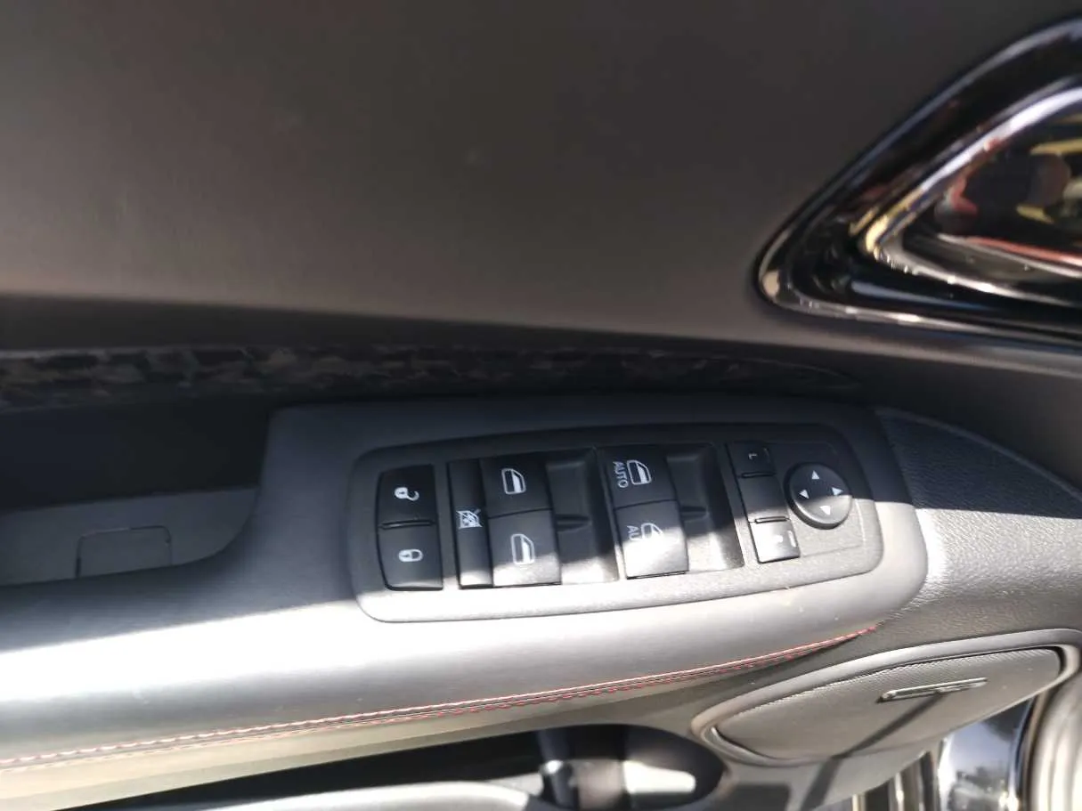 Car image 38
