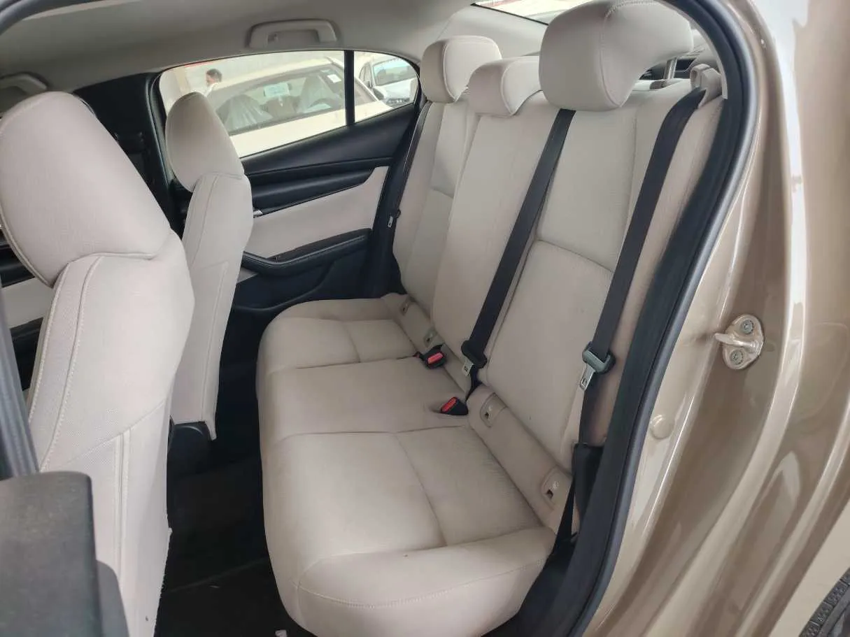 Car image 20