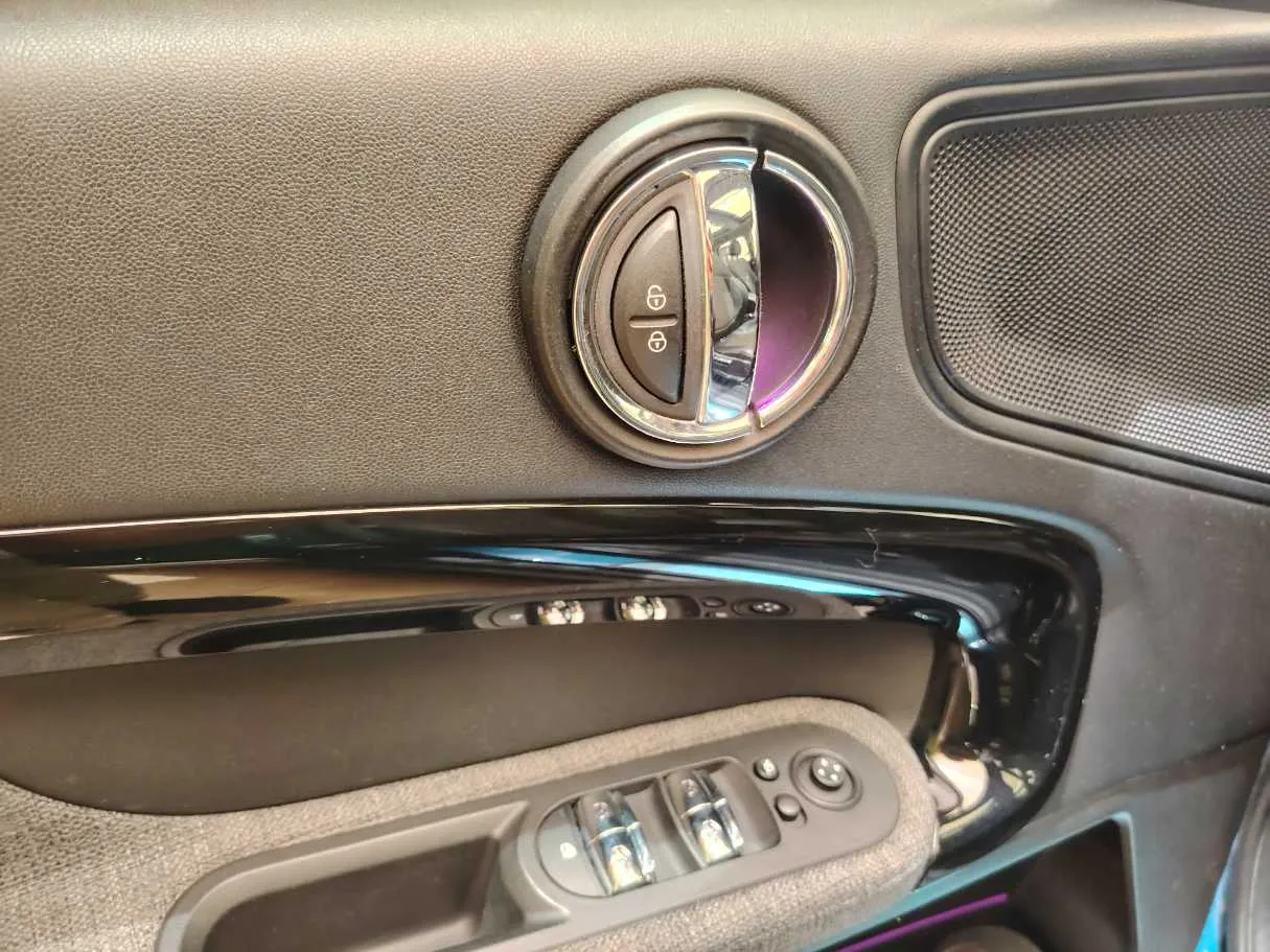 Car image 38