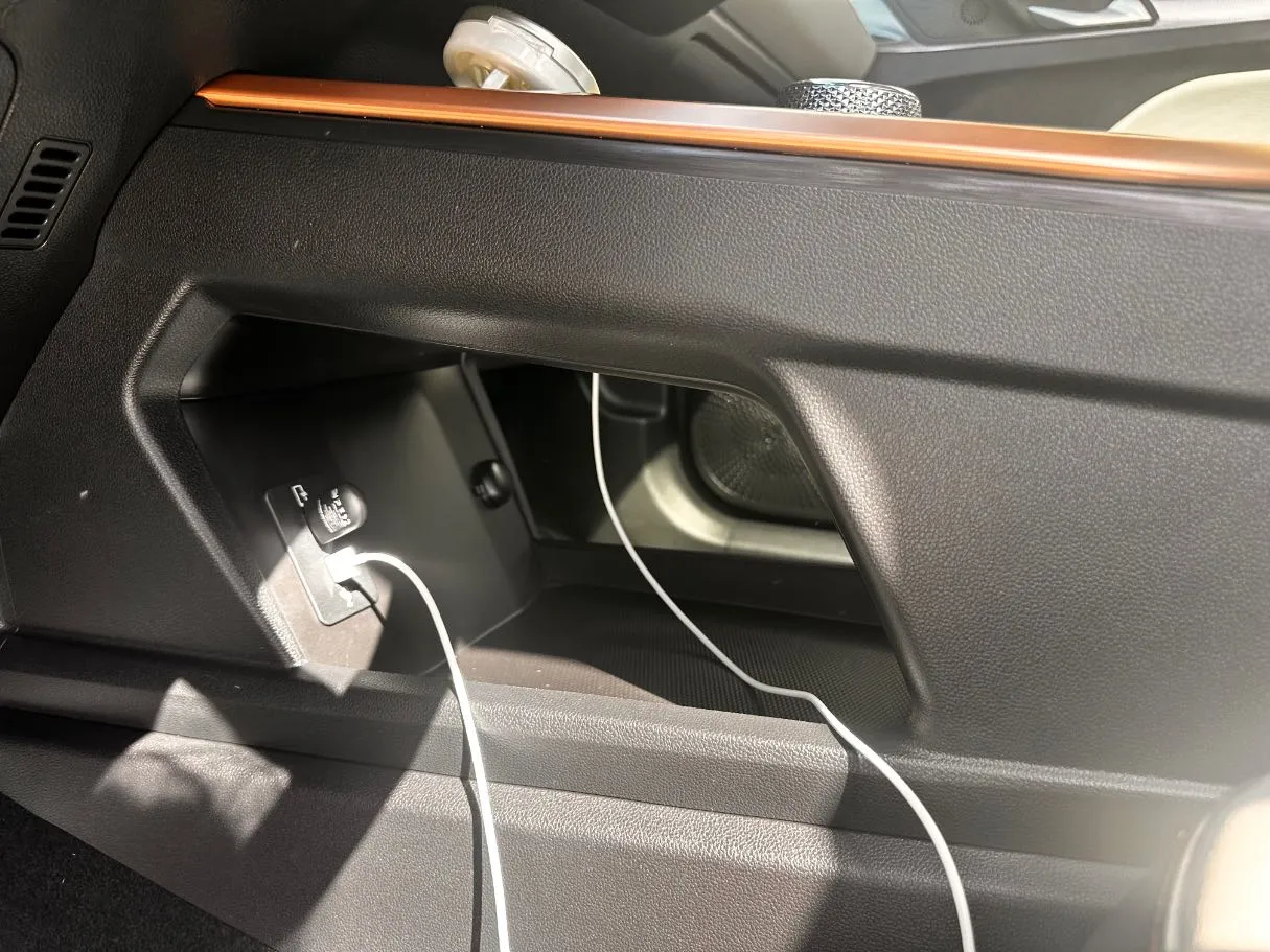 Car image 27