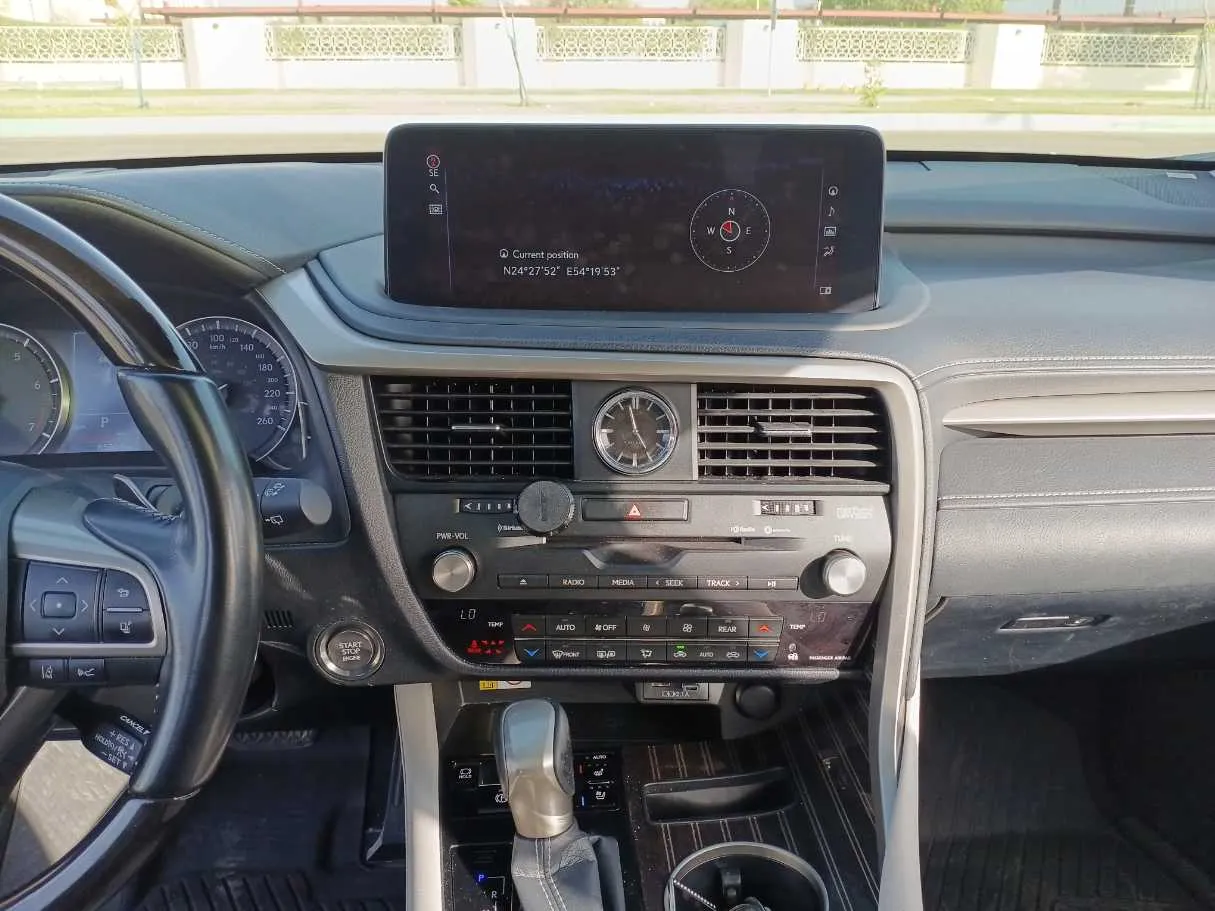 Car image 17