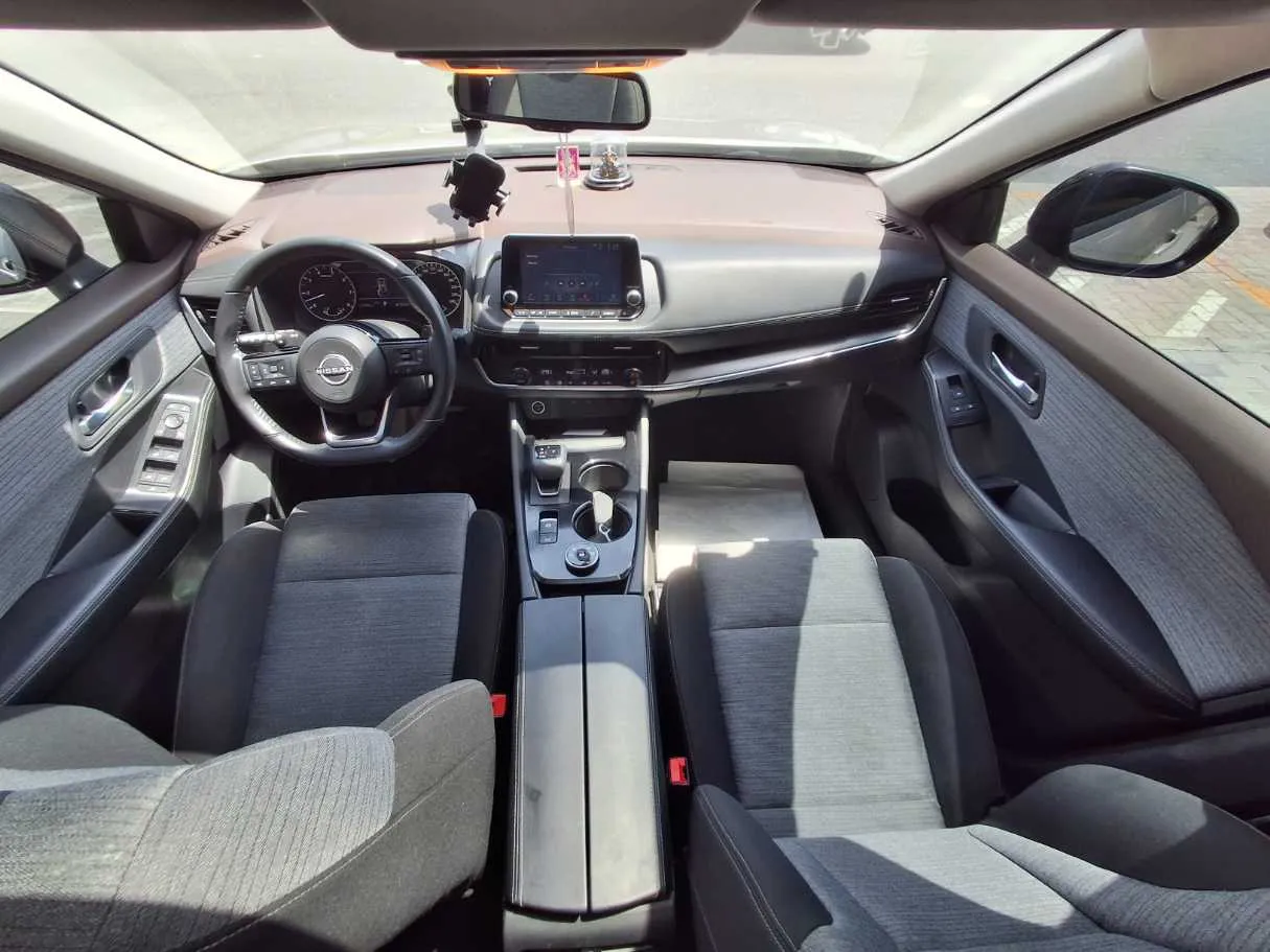 Car image 17