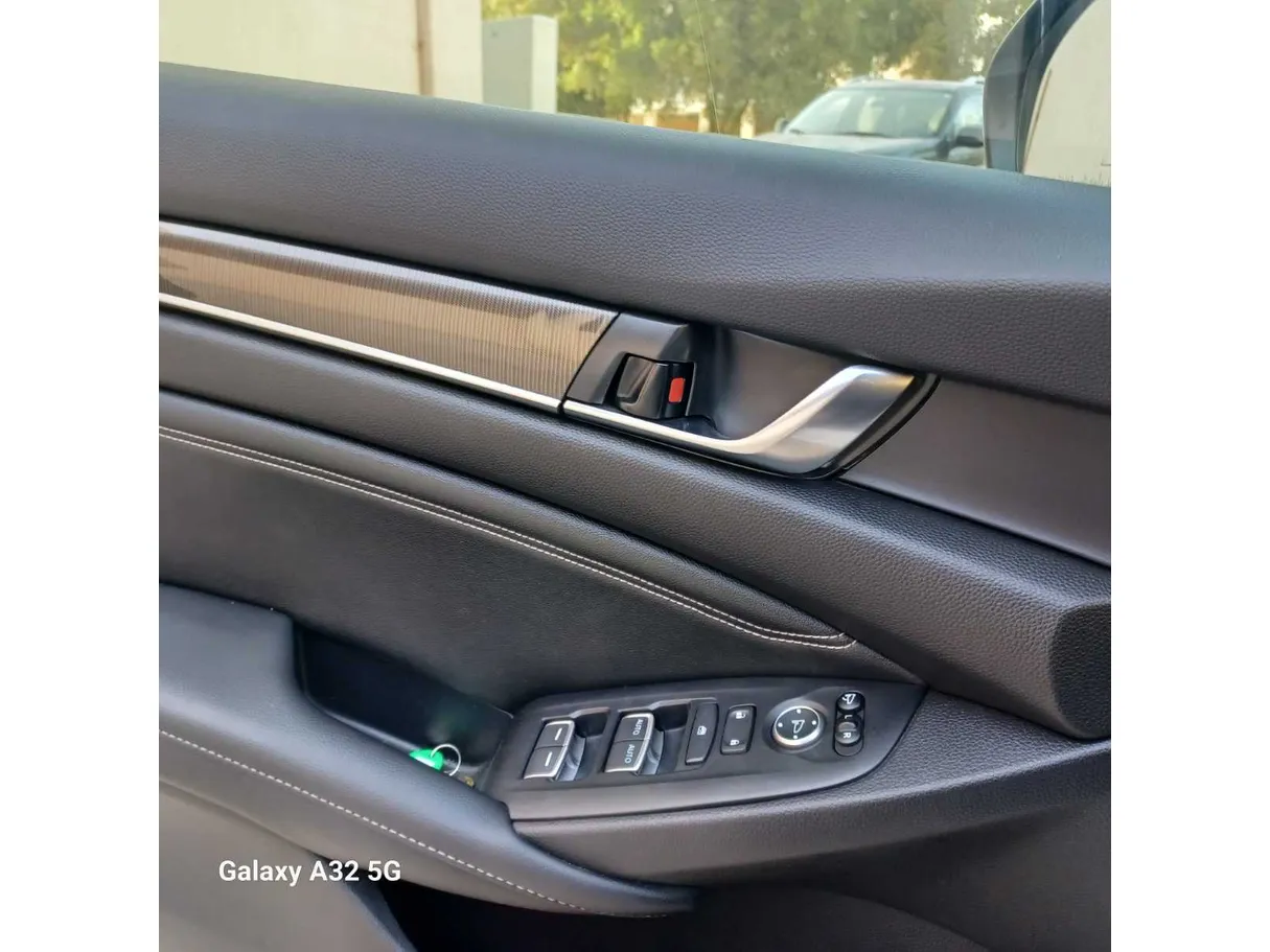 Car image 31