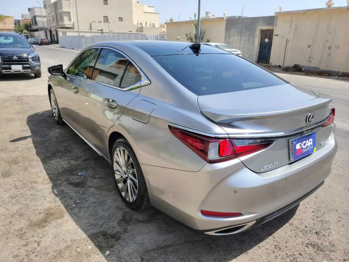 Car image 7