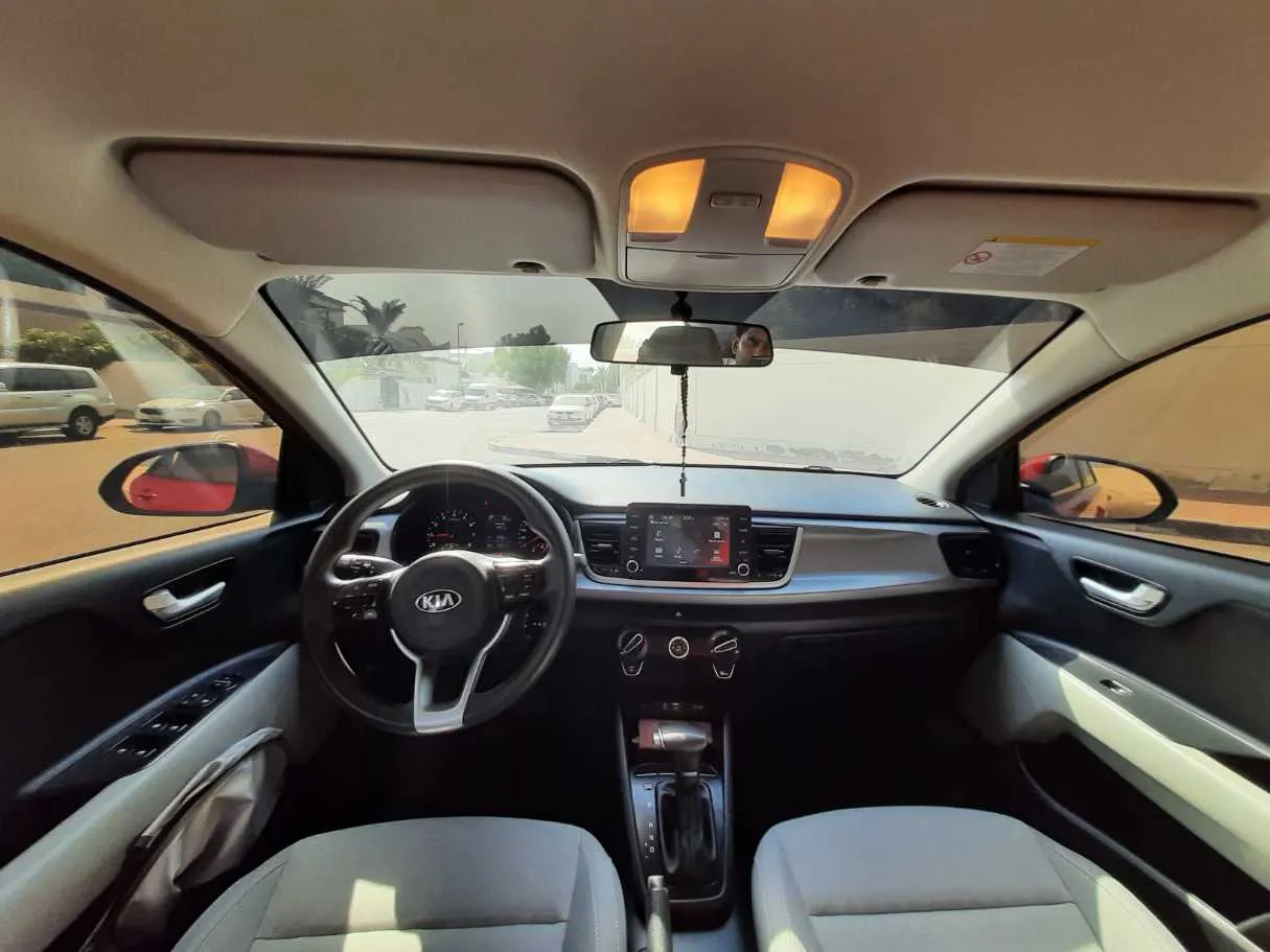 Car image 14