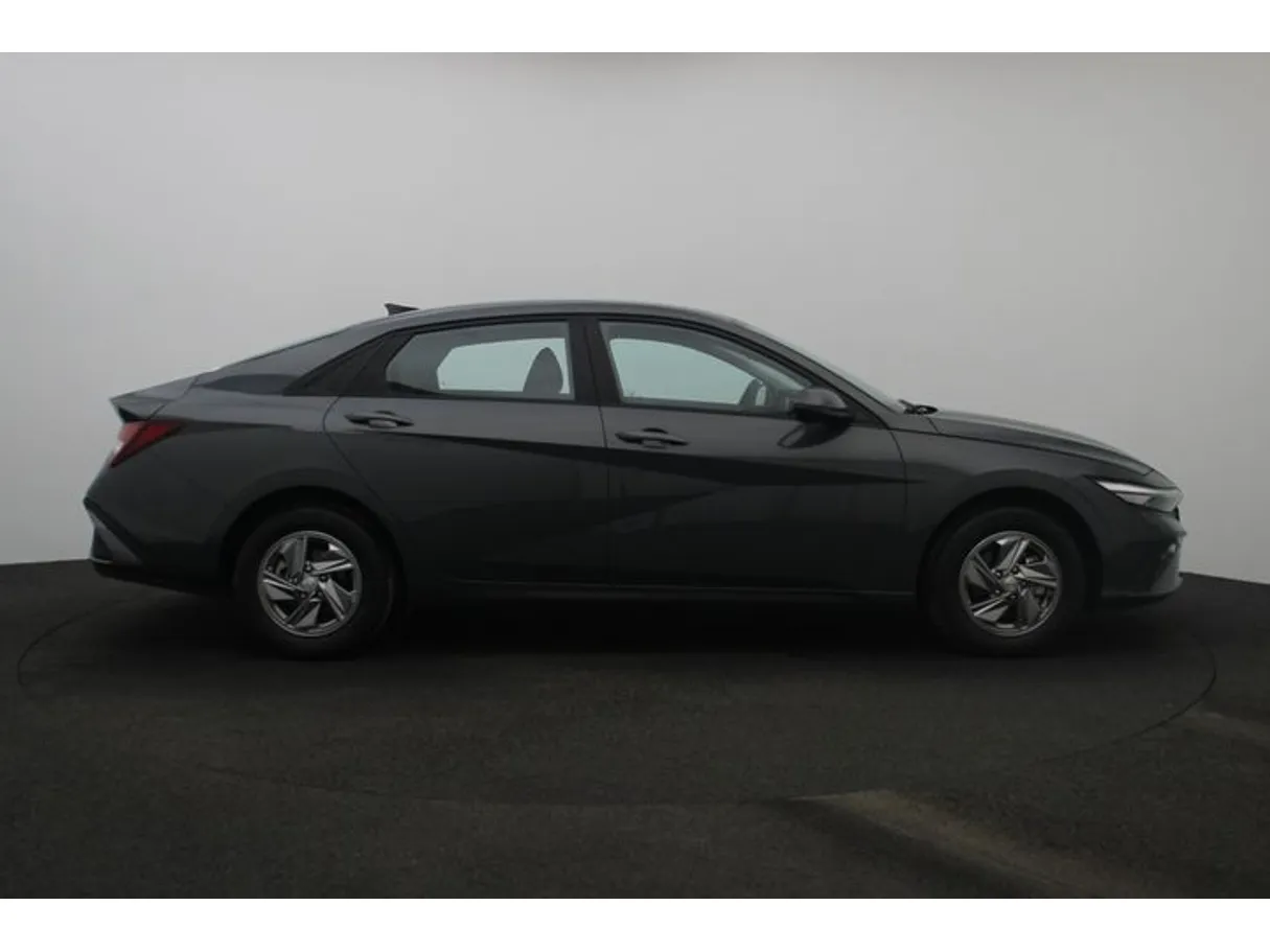 Car image 13