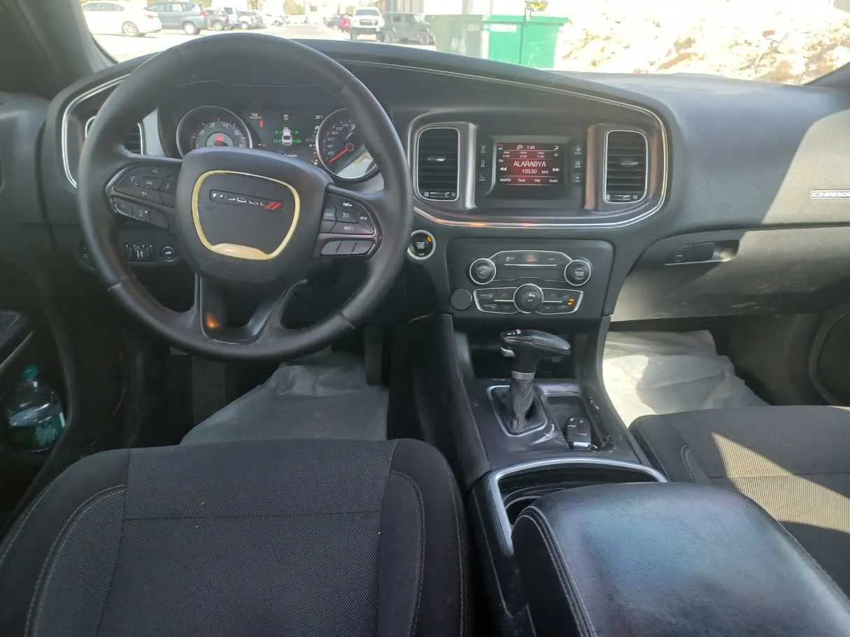 Car image 16