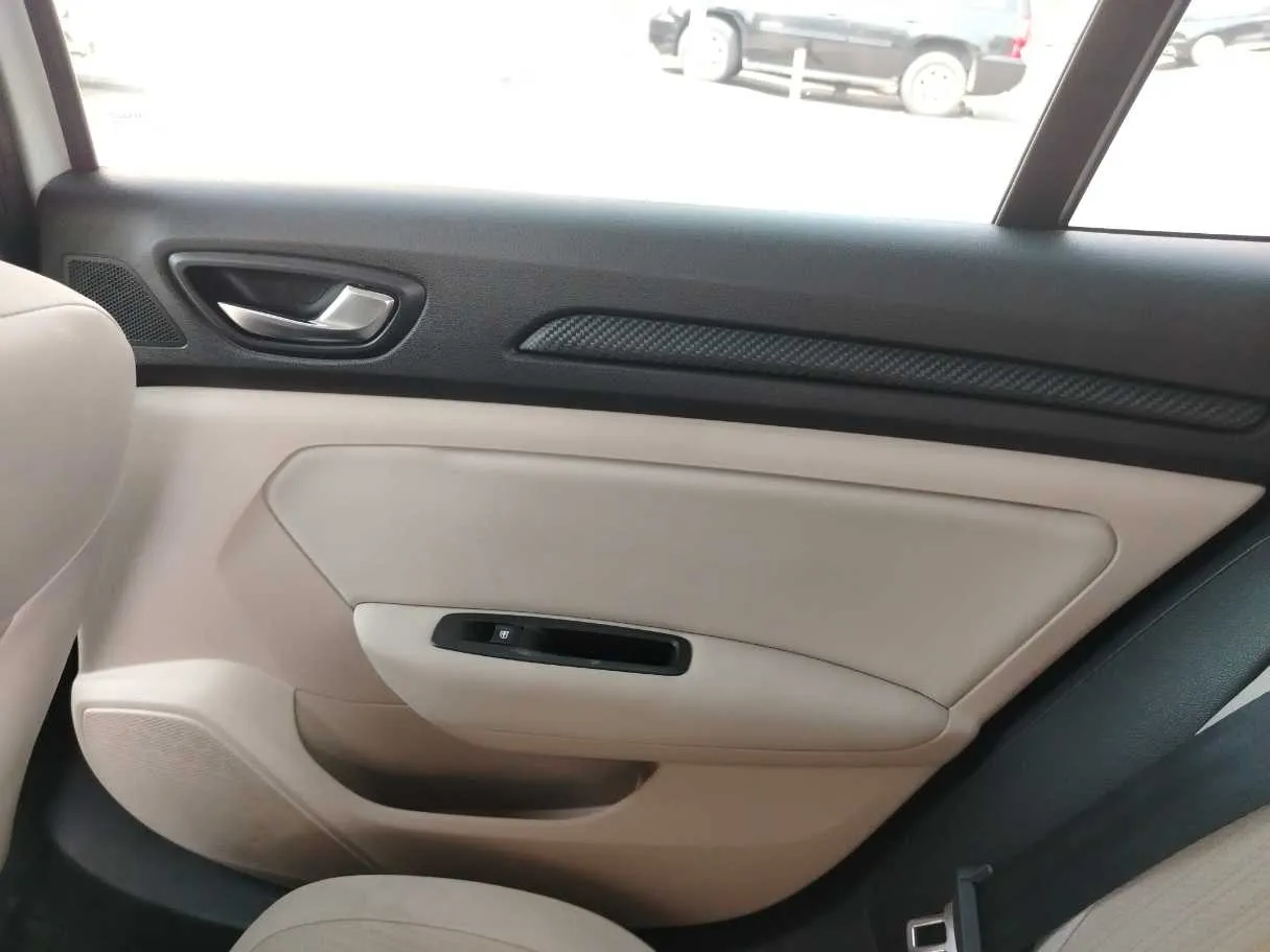 Car image 32
