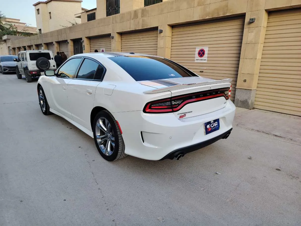Car image 7