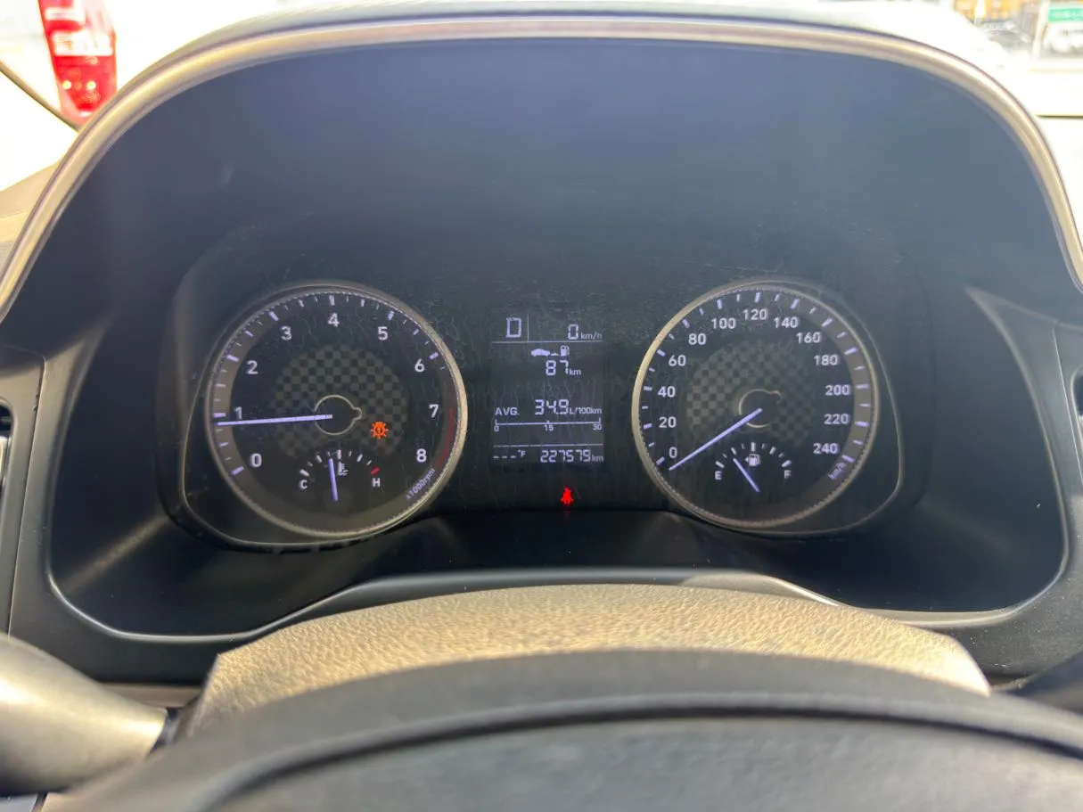 Car image 19