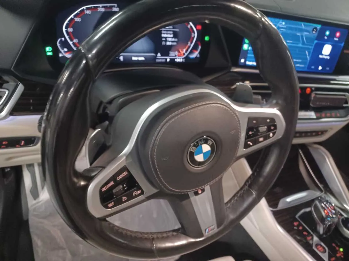 Car image 19