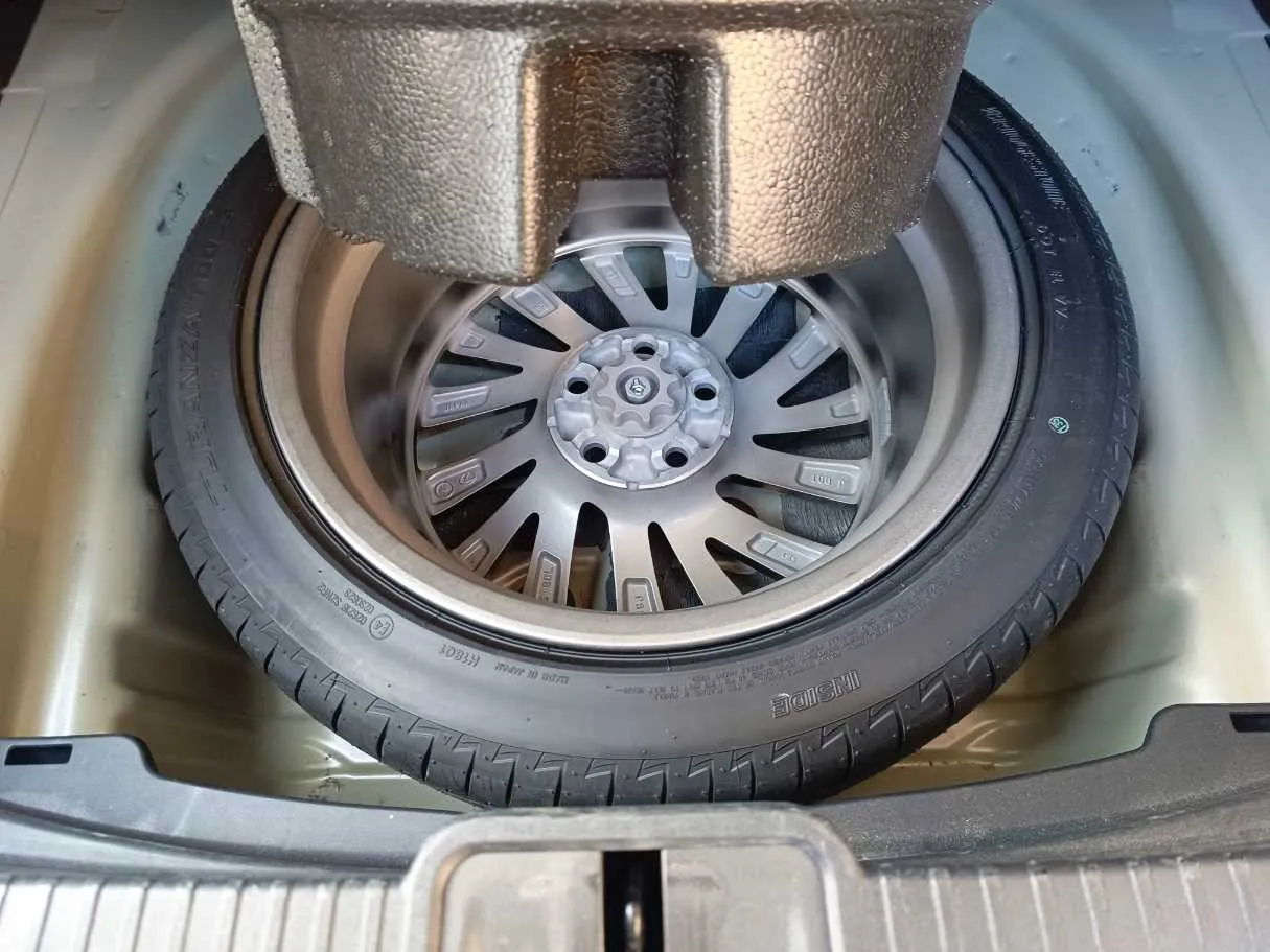 Car image 37