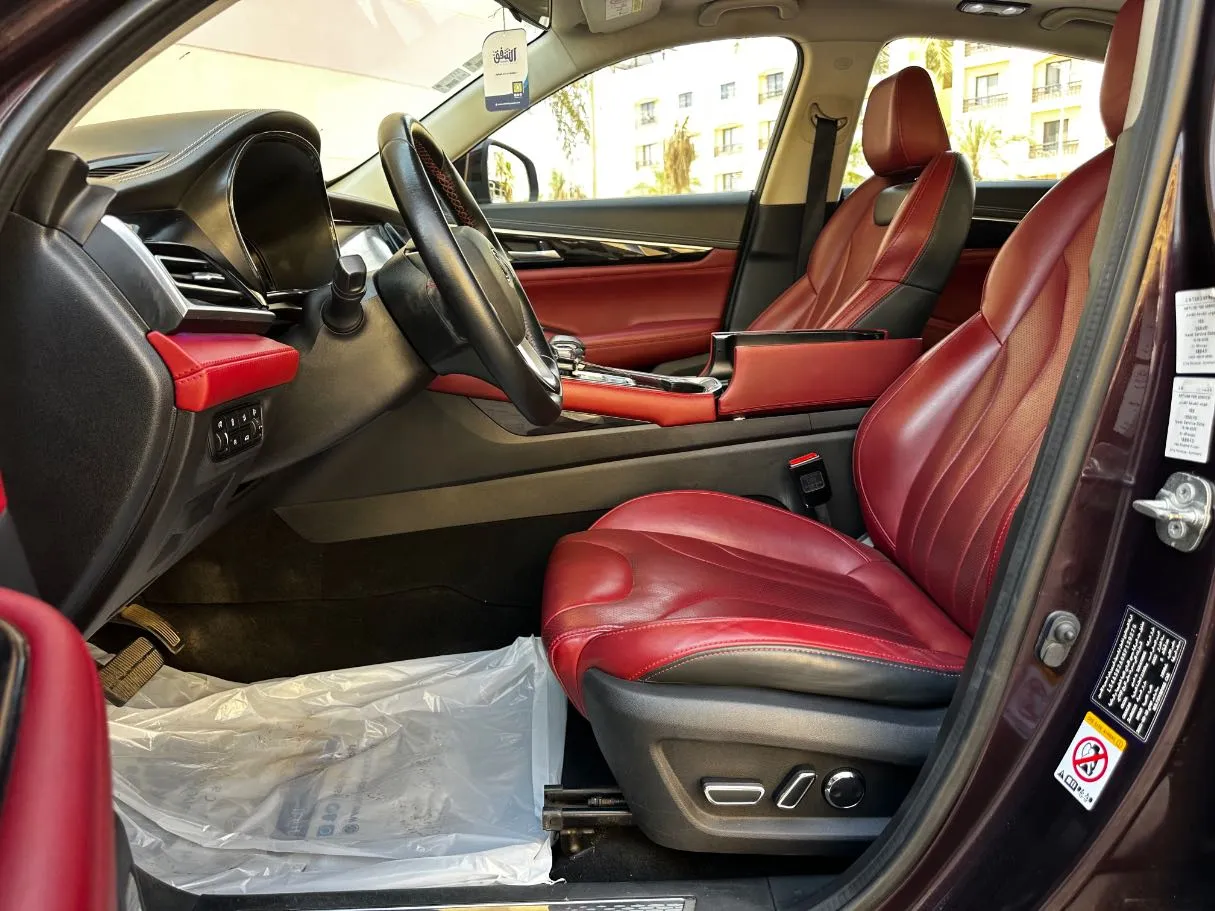 Car image 12