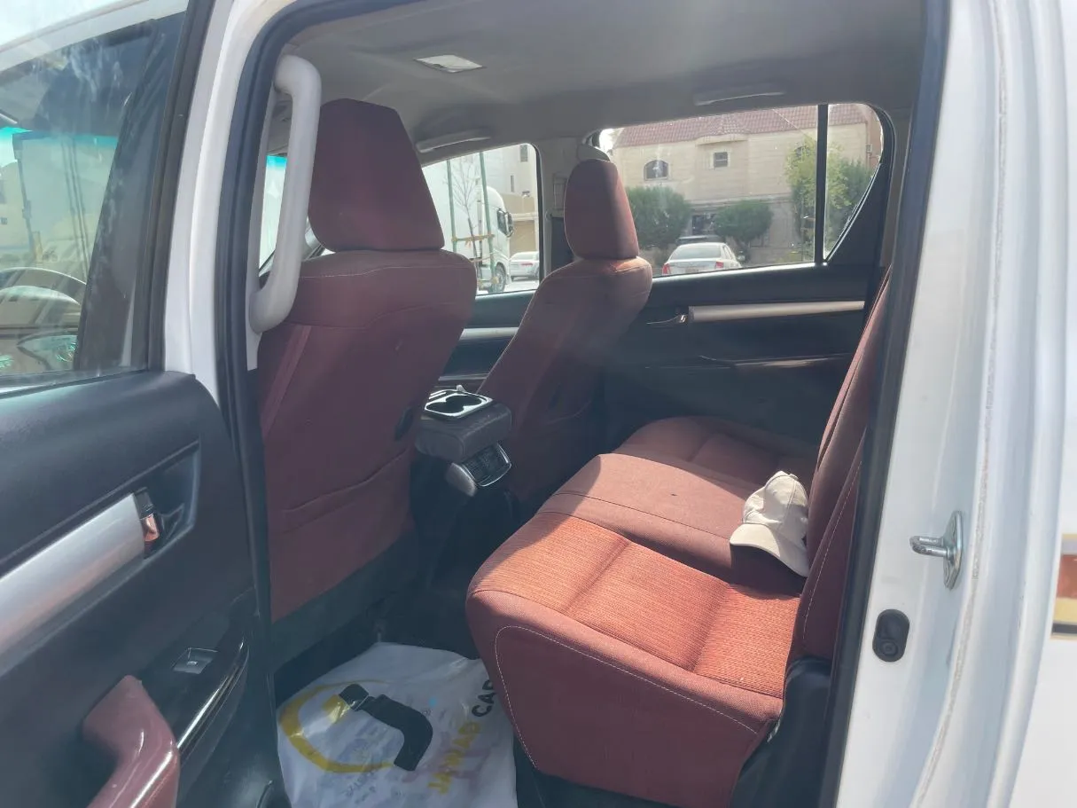 Car image 16